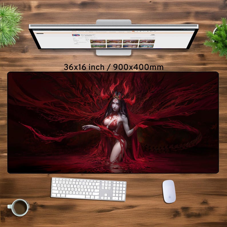 Puede incluir: Un gran tapete de rat&oacute;n rojo y negro con una mujer con un vestido rojo y una corona de pie en un charco de sangre. El tapete de rat&oacute;n mide 36x16 pulgadas o 900x400mm.