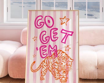 Impressão digital "Go Get 'Em Tiger", arte de parede inspiradora, pôster com afirmação positiva e estilo maximalista moderno.