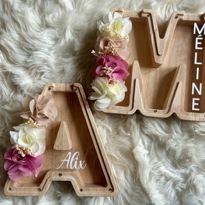 Hucha con letra inicial personalizada, nacimiento, bautizo, idea regalo, flores secas,