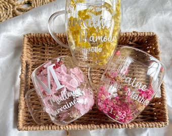 Mug / tasse personnalisée, idée cadeau, parrain, marraine, anniversaire, nounou, fleurs séchées, personnalisation, baptême, communion, noel