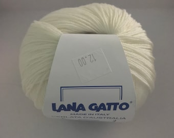 May include: A white ball of yarn labeled "Lana Gatto" with the text "Made in Italy" and "Perlata D'Australia" on the label.