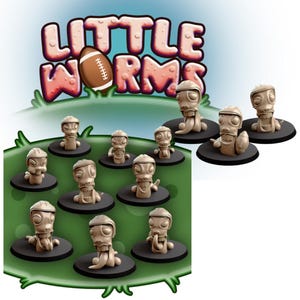 Könnte beinhalten: Ein Cartoon-Bild zeigt den Text "LITTLE WORMS" über mehreren wurmartigen Figuren. Die Würmer sind hellbraun und tragen Helme, einige halten einen Football. Sie stehen auf schwarzen, kreisförmigen Sockeln vor einem grünen Hintergrund.