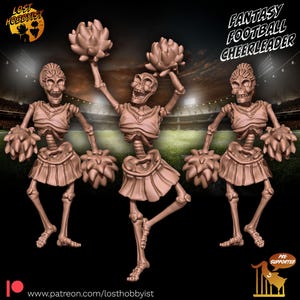 Puede incluir: Tres figuras de esqueleto de color bronce con trajes de animadora. Los esqueletos sostienen pompones y posan en una postura de animadora. La imagen incluye el texto "Fantasy Football Cheerleader" y el logotipo de Lost Hobbyist.