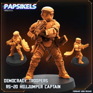 Puede incluir: Figura en miniatura de color naranja de un soldado futurista, sosteniendo un rifle. La figura está etiquetada como "Democracy Troopers RS-20 Helljumper Captain" con el logo "Papsikels". La base es negra. Fecha de lanzamiento: febrero de 2026.