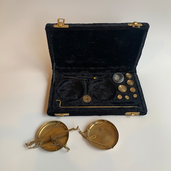 Set of Brass Weights for a scale (DEB) Set of Brass Weights for a scale (DEB)