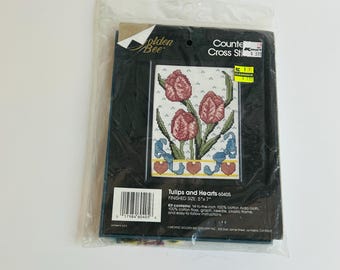 Kit de punto de cruz vintage con tulipanes y corazones, abeja dorada