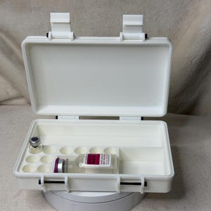picture of needles bac water and alcohol wipes Imperfect Peptide Supplies Case for Storage - (holds up to 10 3ml Vials, Bacteriostatic Water, Needles, & Wipes) This is the EXEL how much b12 injection Format:Vial 10mg methyl b