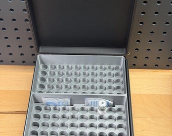 Estuche para viales de péptidos de 3 ml con paquete Premium FREEZER UPGRADE (capacidad para hasta 200 viales; incluye una bandeja de inserción).