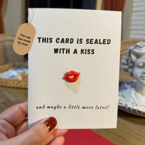 Resin Kiss Valentine&#39;s Day Card: White Kraft Greeting Card