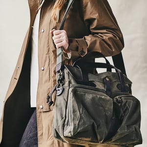 Porte-documents de voyage en toile cirée pour homme, sac messager pour ordinateur portable avec lanières en cuir, fermeture à glissière en laiton, sac fourre-tout de travail pour les trajets quotidiens