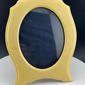 Vintage Celluloid/Bakelite Oval Frame, Ivory Du Barry