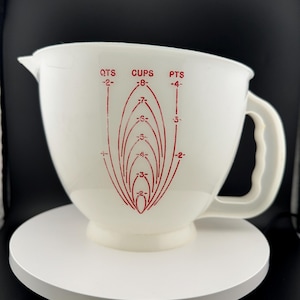 Vintage Tupperware 8C Measuring Cup