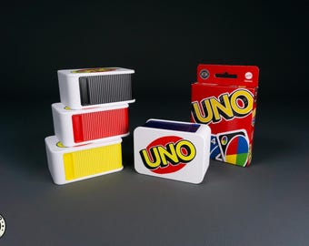 Caixa para cartas de UNO e suas variantes Flip!, Extreme e Bingo. Proteção perfeita para armazenamento e transporte.
