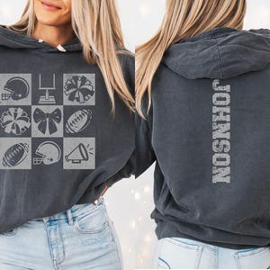 Comfort Colors® Custom Football Cheer Hoodie, Fußball und Cheerleader Mama, Frauen Football Cheer Sweatshirt, Gameday Geschenke der Football Saison