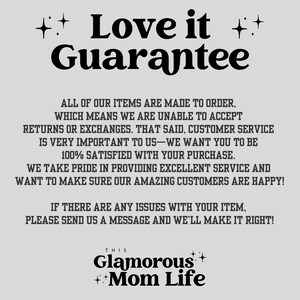 K&ouml;nnte beinhalten: Hellgrauer Hintergrund mit schwarzem Text, der "Love it Guarantee" lautet. Der Text erkl&auml;rt die R&uuml;ckgabe- und Umtauschrichtlinien des Shops und betont die Kundenzufriedenheit. Der Satz "This Glamorous Mom Life" steht unten.