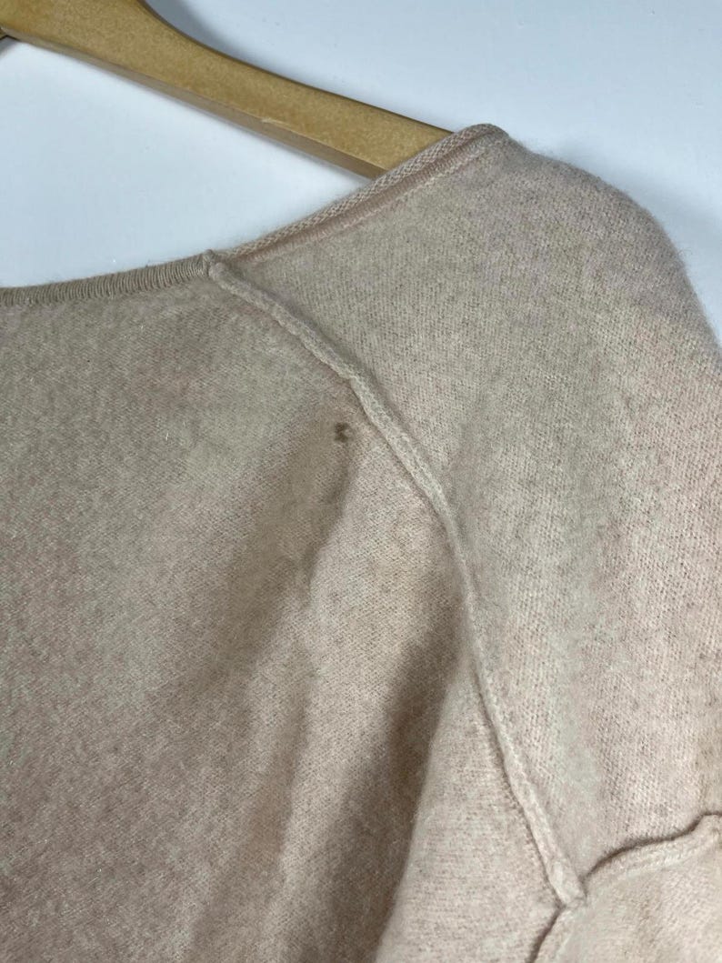 Cardigan Free People 100% cashmere con bottoni, taglia L, modello da ragazzo, con scollo a V. immagine 5