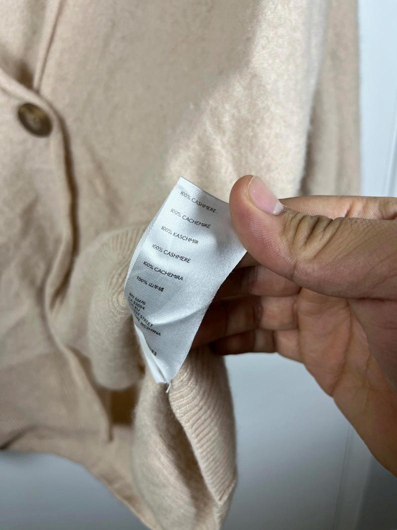 Cardigan Free People 100% cashmere con bottoni, taglia L, modello da ragazzo, con scollo a V. immagine 7