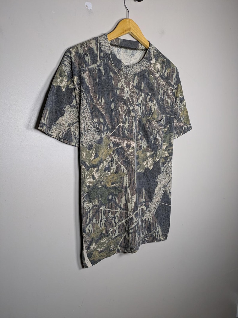 Camiseta vintage con bolsillo de camuflaje de roble musgoso Treeback Hardwoods Gorpcore, talla grande imagen 4
