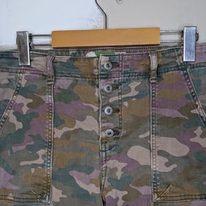 Anthropologie The Wanderer Camo Cargo Pants Slim Straight Utility 29 Green Capri Womens image 3