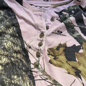 Y2K Pink Mossy Oak Camo Longsleeve Henley T-shirt Womens Large Gorpcore Forest image 5