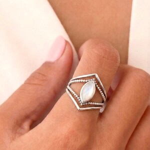 925 Silber Ring mit weißem Perlmutt / Großer Statement Boho Ring / Ovaler Perlmutt Stein