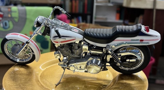 Harley-Davidson FLSTS 1:10 白赤 Maistno Harley-Davidson FLSTS 1:10 白赤 ① Maistno