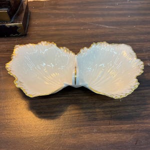Lenox Ivory Acanthus Leaf Shell w/ Gold Trim Bowl Candy Dish Double Leaf