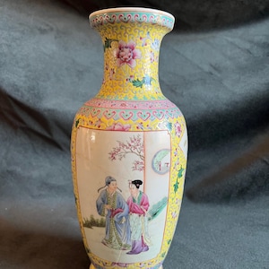 Vintage Chinese famille rose vase 1950-1970&#39;s