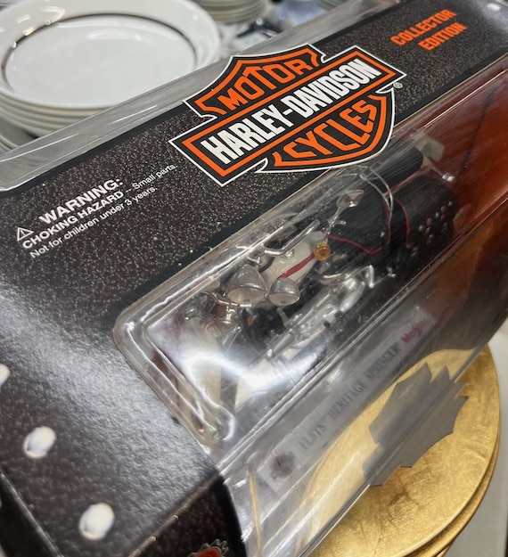 Harley Davidson Maisto 1:10 FLSTS Heritage Springer Motorcycle in
