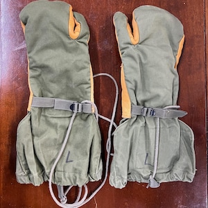 US Army M-1965 Mittens: Leather Trigger Finger, Wool Liners, Size Medium