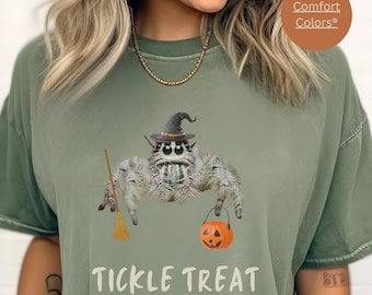 Comfort Colors Halloween Jumping Spider Witch Shirt - Funny Arachnid Witch Costume T-Shirt