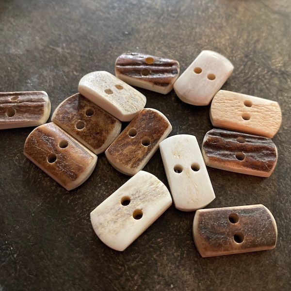 LOT R -Natural Elk Deer Shed Buttons 18mm (1 button)