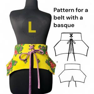 Puede incluir: Un cinturón amarillo con estampado floral, con flores rojas y verdes, se muestra en un maniquí negro. El cinturón tiene un cierre de cordones morado y un lazo a juego. El texto "Pattern for a belt with a basque" es visible.