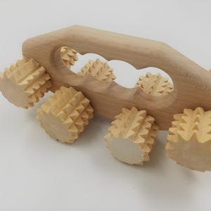 Handheld massager for body and feet, wooden anti-cellulite massager, helps relieve fatigue, improves blood circulation, handmade.
