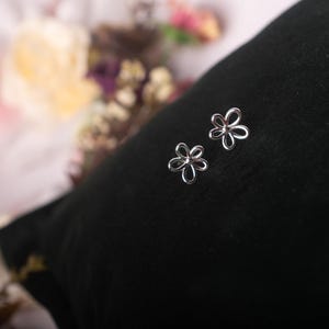 Forget-Me-Not Floral Stud Earrings  Spring Wedding Jewelry, Delicate Flower Earrings, Flower Stud Earrings for Her, nature, bridesmaid