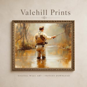 Könnte beinhalten: Ein gerahmter Wandkunstdruck mit dem Titel Valehill Prints, der ein Ölgemälde einer Person beim Fliegenfischen in einem Fluss zeigt. Die Person trägt eine beige Weste und eine helle Hose und steht im Wasser, umgeben von goldenen Bäumen.
