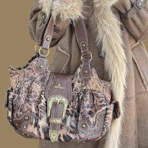 Y2K Engel Leoparden Muster Handtasche, Vintage Umhängetasche im Stil der 2000er Jahre, mittelgroße Tasche mit Retro Vibes