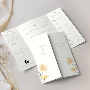 Modelo de convite de casamento floral dobrável, design editável do Canva, flores amarelas em aquarela, código QR e linha do tempo