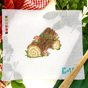 BUCHE DE NOËL Hand-Painted Needlepoint Canvas | Yule Log Christmas 13 or 18 Mesh Stitch Painted Zweigart Monodeluxe Needlepoit Holiday Decor