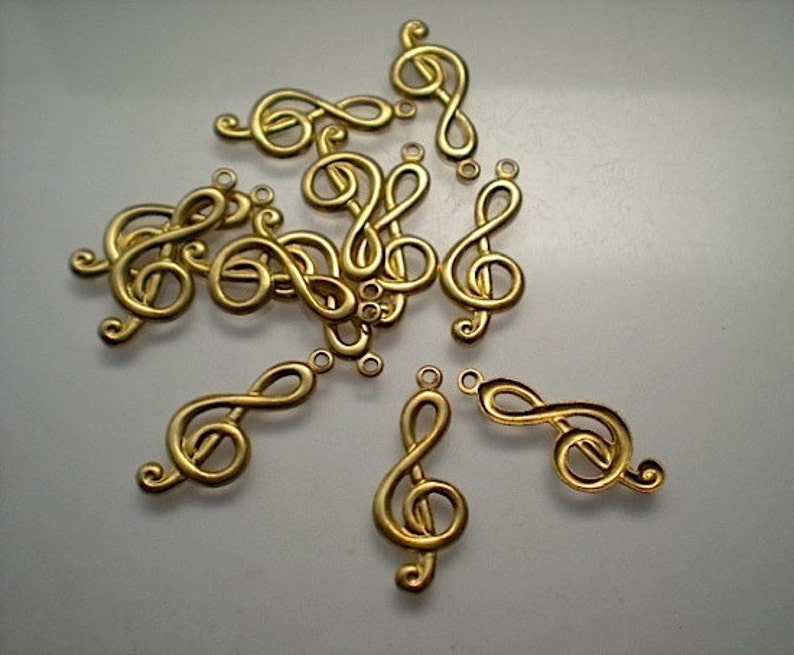 12 brass treble clef charms Etsy
