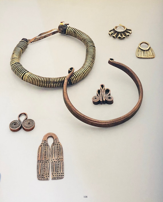 Old antique solid brass engraved collar necklace … - image 6