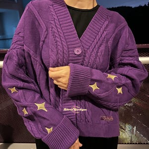 Cárdigan de punto bordado con estrellas - Atuendo de la gira Eras imagen 4
