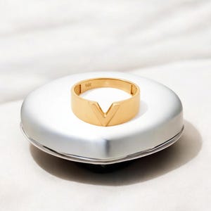 18K Gold Handmade Minimal V Ring Unisex,30% Discount! 18K Gold Handmade Ring,Icon of Minimalist Design: 18K Gold V Ring,Gift for birthday