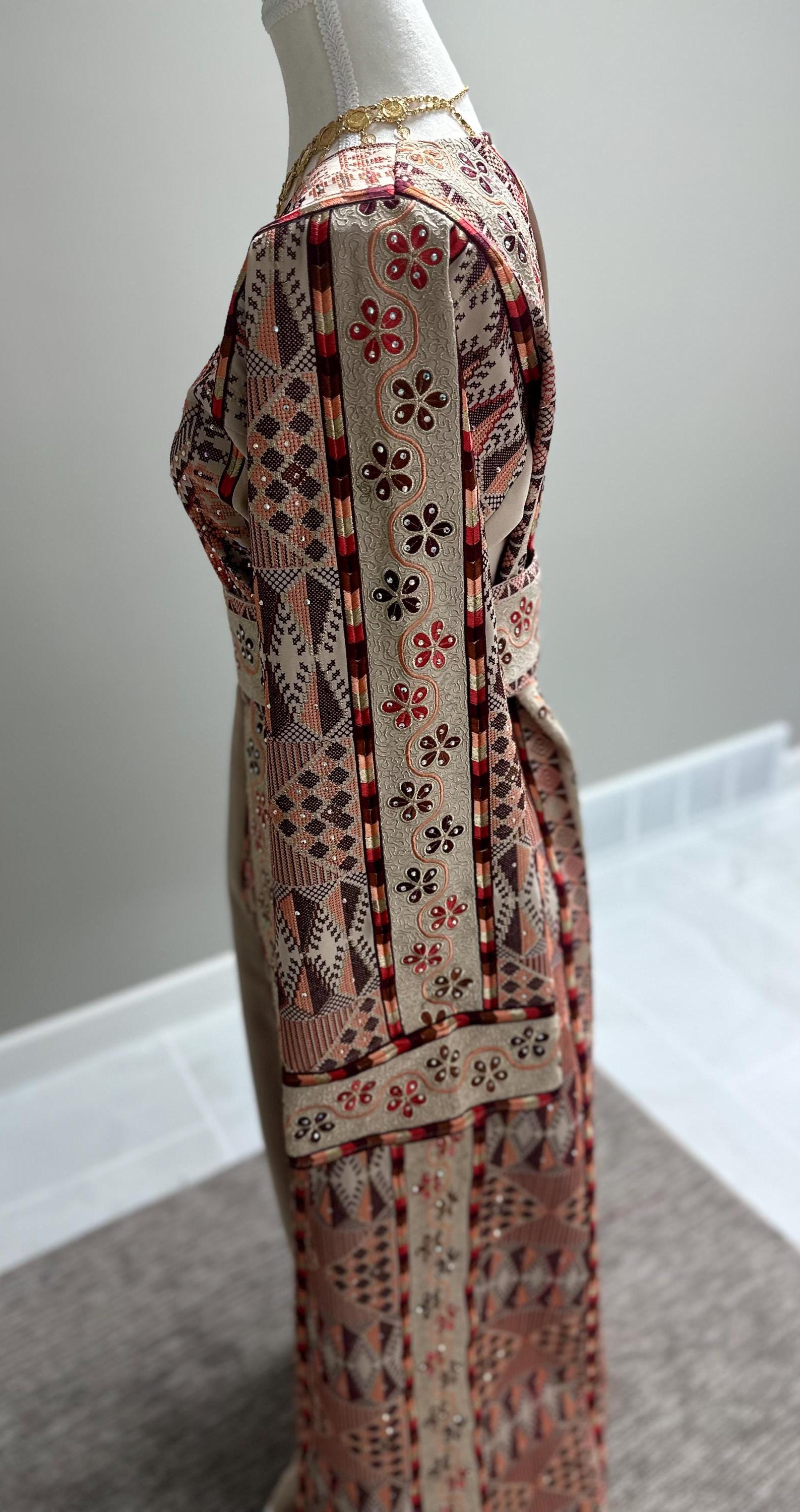 White/Red Malaka Thobe