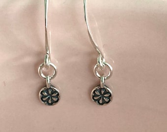 Tiny minimalist Earrings / Sterling silver flower earrings / Daisy earrings / hand stamped / tiny flower earrings