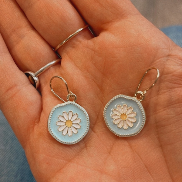 Daisy earrings / flower earrings / gold enamel earrings