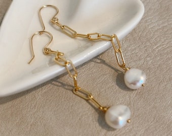 Pearl chain link earrings / dangle Pearl earrings / Pear drop earrings / wedding/ Bridal earrings