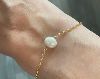 Pearl Bracelet / freshwater pearl bracelet / gold fill / gold pearl bracelet
