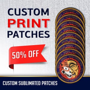 Könnte beinhalten: Ein Stapel von bedruckten Patches mit 50% Rabatt. Die Patches sind blau und goldfarben mit dem Text "Special Service Detachment" und einer Tigergrafik. Die Patches sind auf Etsy zum Verkauf.
