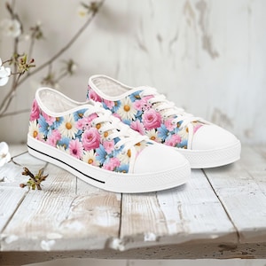 Floral Sneakers, Daisy and Roses Print, Women&#39;s Low Top Shoes, Mother&#39;s Day Gift, Summer Footwear, Gift for Her, Floral Sneakers for Women,